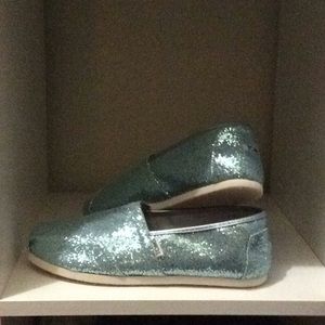 Pale blue/aqua women’s Toms size 8 NWOT